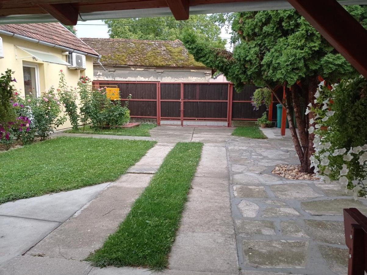 Apartman Ady 6 Senta Exterior photo